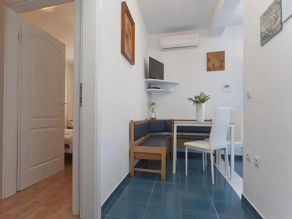 Apartments & Rooms Nikolic 파자나 게스트하우스