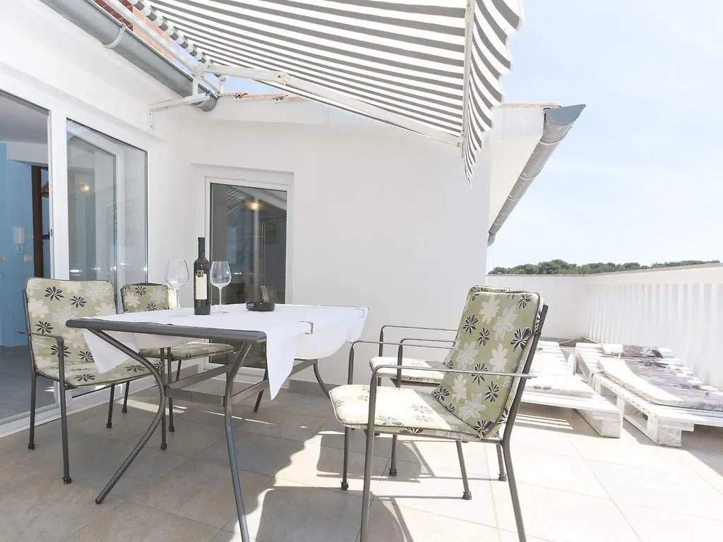 Apartments & Rooms Nikolic 파자나